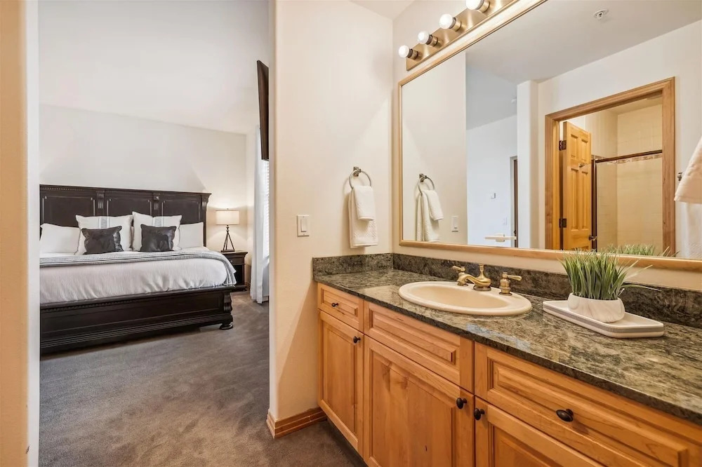 Corral 309w 3 Bedroom Condo by RedAwning