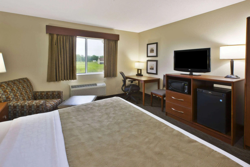 AmericInn by Wyndham Bay City