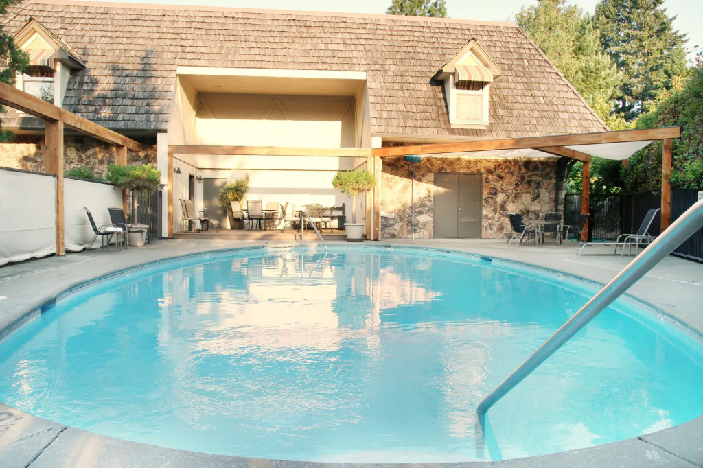 Riverside Inn