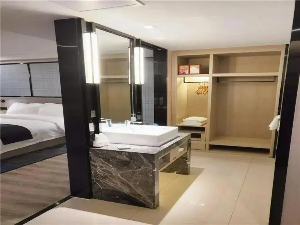 Echarm Hotel Yingshang Wuzhou Wanhui Square