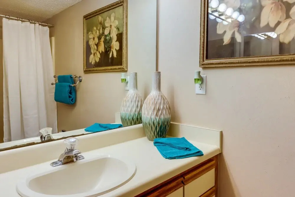 Lake Ozark Vacation Rental w/ Lanai, 1 Mi to Water