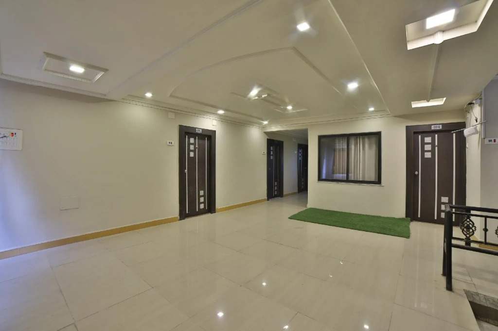 OYO 41929 Hotel Loyal Residency