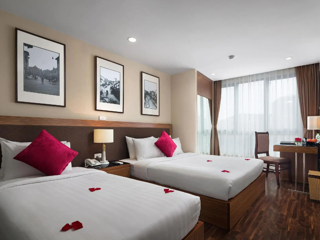 Golden Moon Suite Hotel & Travel