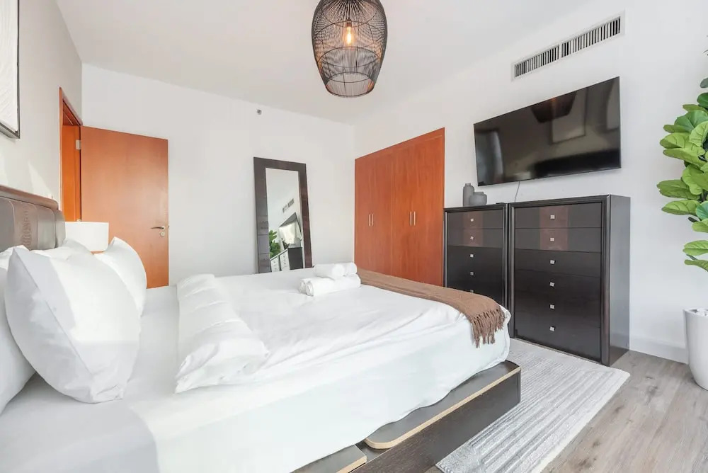 Well-furnished 3 Bedroom in Park Towers Difc