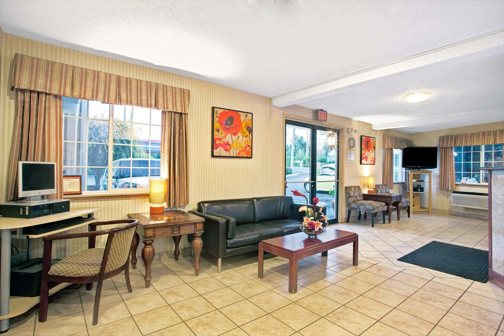 Days Inn by Wyndham Federal Way