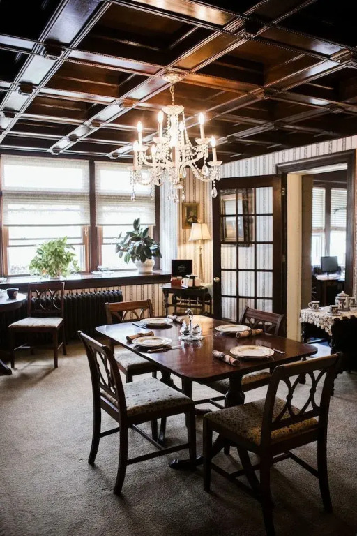 Brownsville Road House Bed & Breakfast