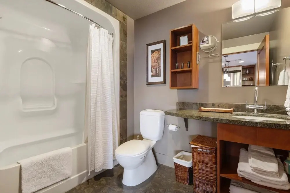 Exquisite 2BR/2BTH Luxury Condo with Mountain View