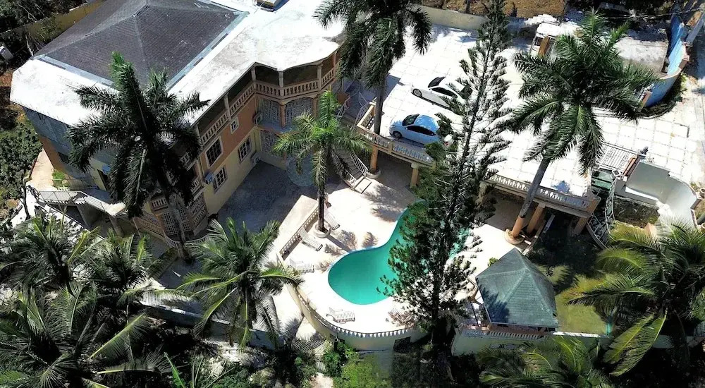 Chateau's Tranquil Apartments