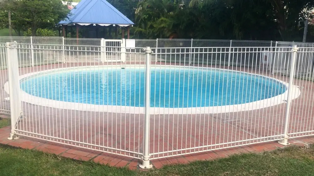 Studio In Sainte Anne With Shared Pool And Furnished Garden 500 M From The Beach