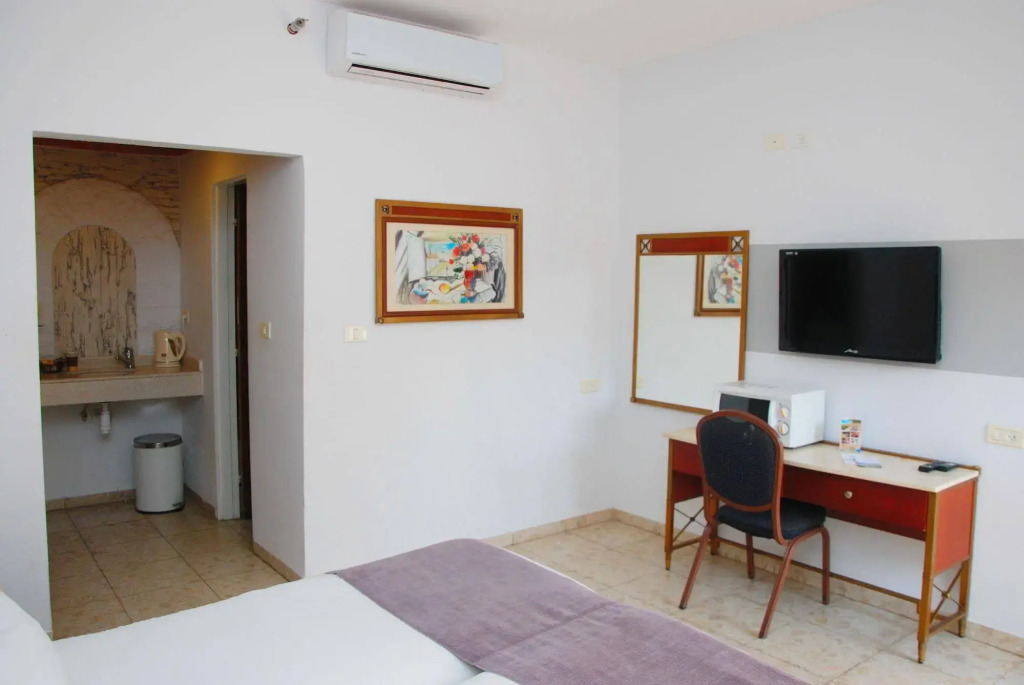 Hotel Maman