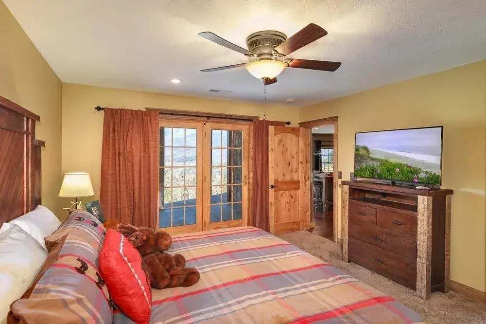 Among The Clouds - 4 Br cabin by RedAwning