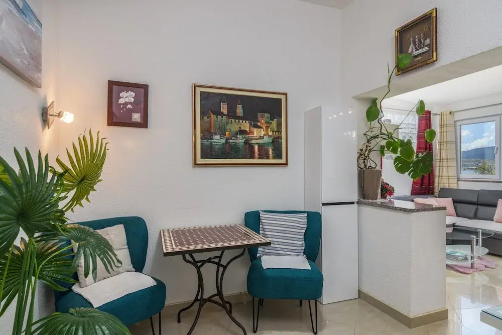 Modern Apartment in Arbanija with Hot Tub