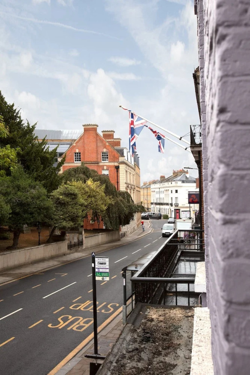 Hampden Apartments - The George