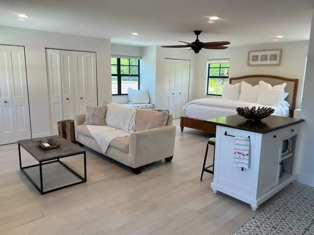 Villa del Flamingo - Modern Living & Poolside Escape in Flamingo Park