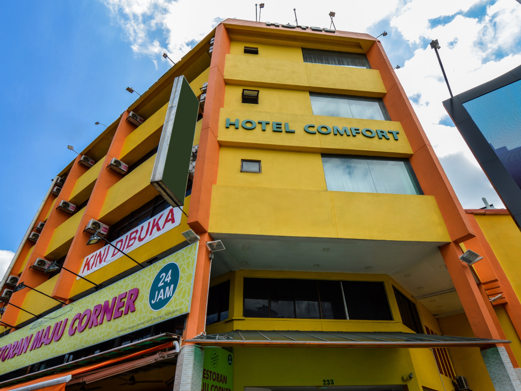 OYO 499 Comfort Hotel Sentul