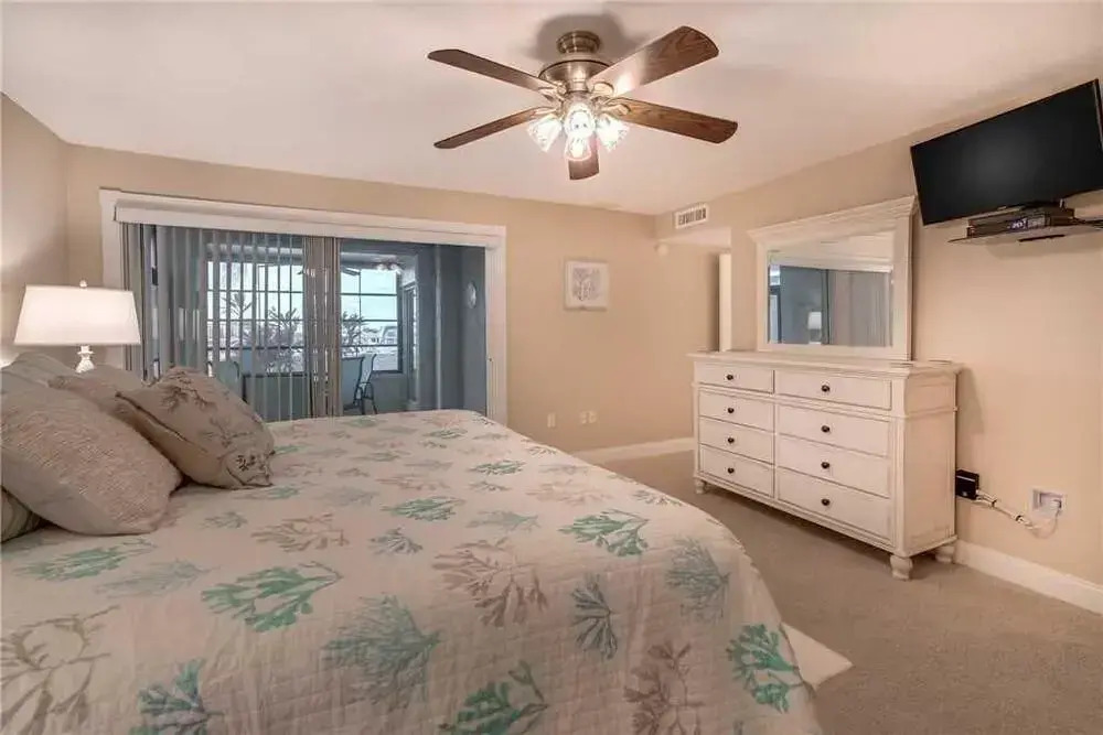 Madeira Beach Yacht Club 343H by Distinctive Beach Rentals
