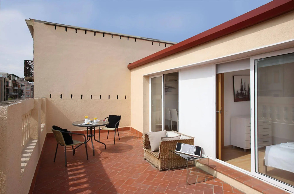 MH Apartments S. Familia
