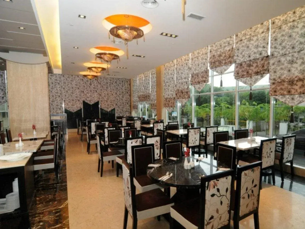 Crown Garden Hotel