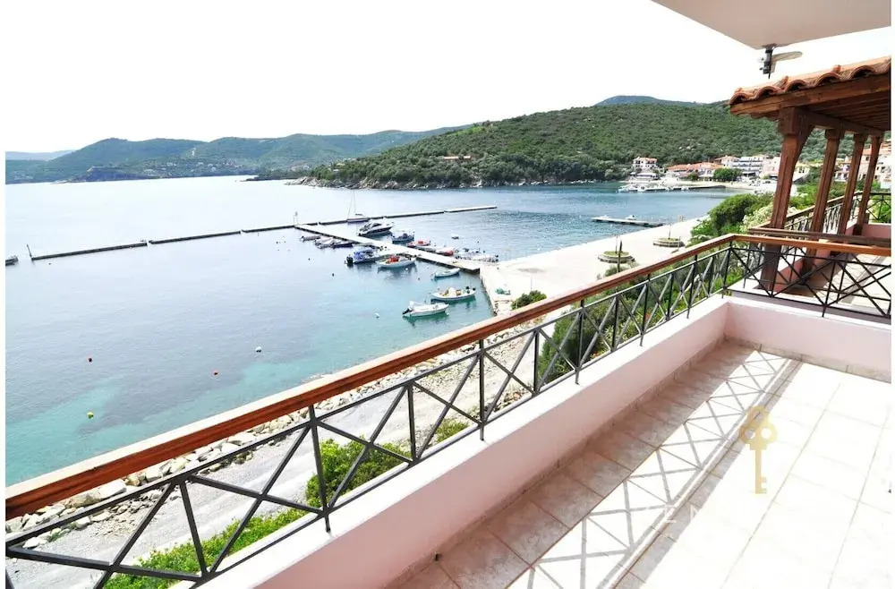 Zennova 43 Pirgadikia Sky & Sea Home