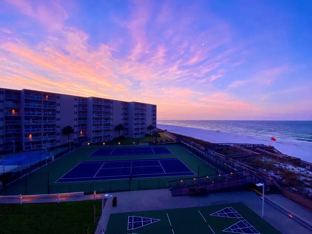 Holiday Surf And Racquet Club 403 1 Bedroom Condo by Redawning