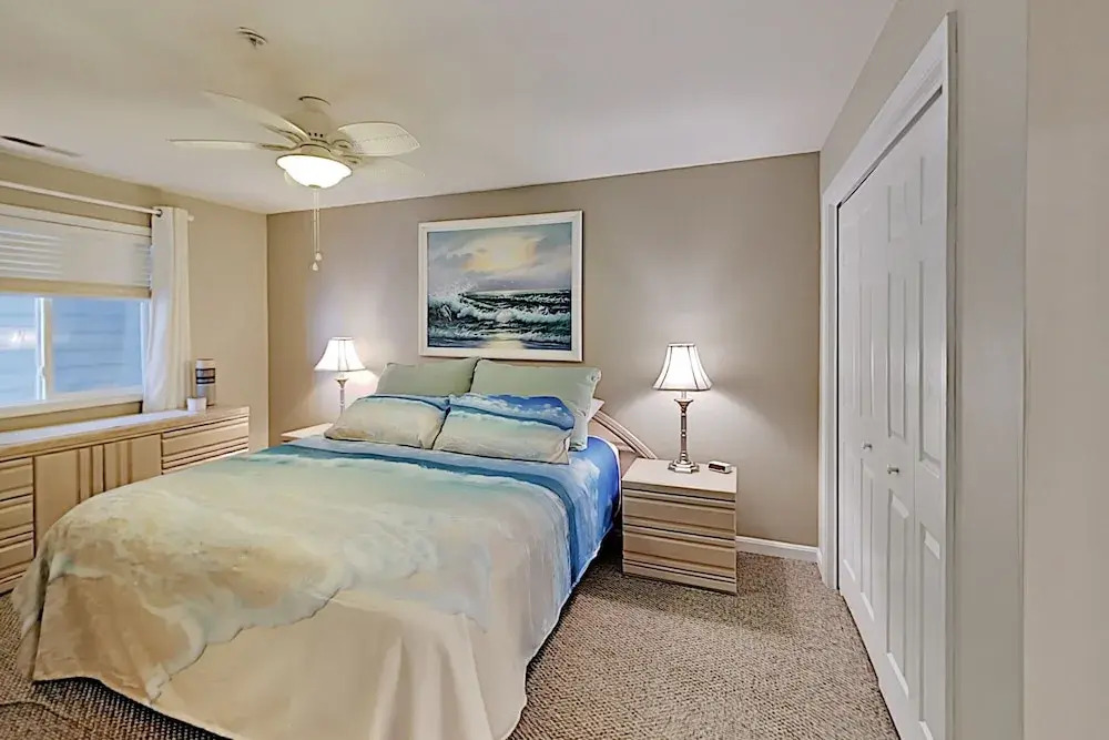 Bayfront W/ Private Balcony & Sweeping Views 2 Bedroom Condo