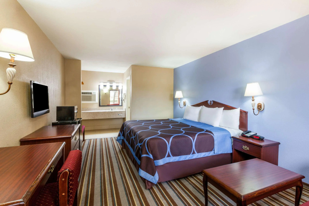 Super 8 by Wyndham Mt. Pleasant TX
