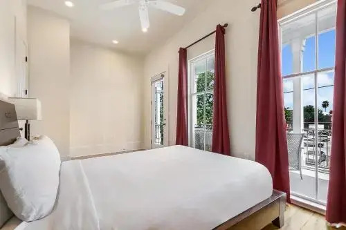 3BR Loft on Carondelet by Hosteeva