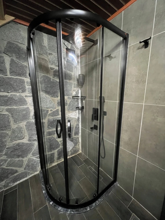Ayder Vanak Stone Suites