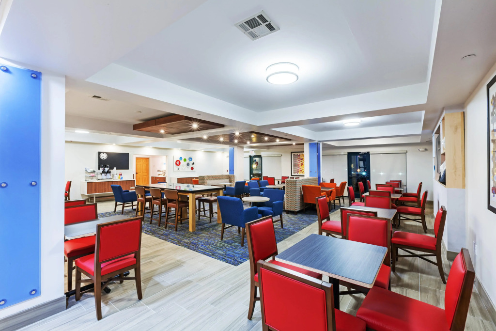 Holiday Inn Express & Suites Tulsa S Broken Arrow Hwy 51 by IHG