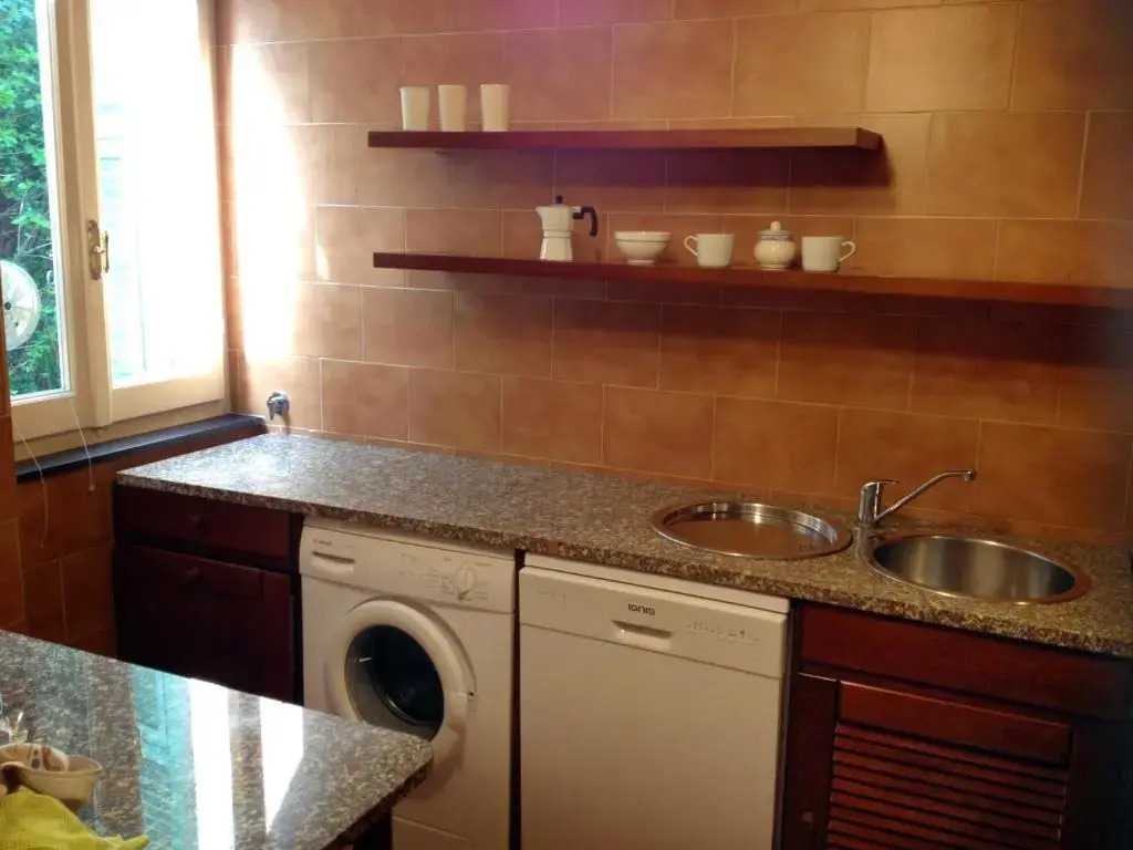 Portofino Seaview Apartment, 50 meters from the beach, free parking, air conditioning