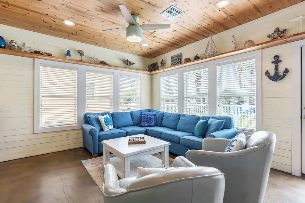 Prime Location 5 Bedrooms Pool Sleeps 14