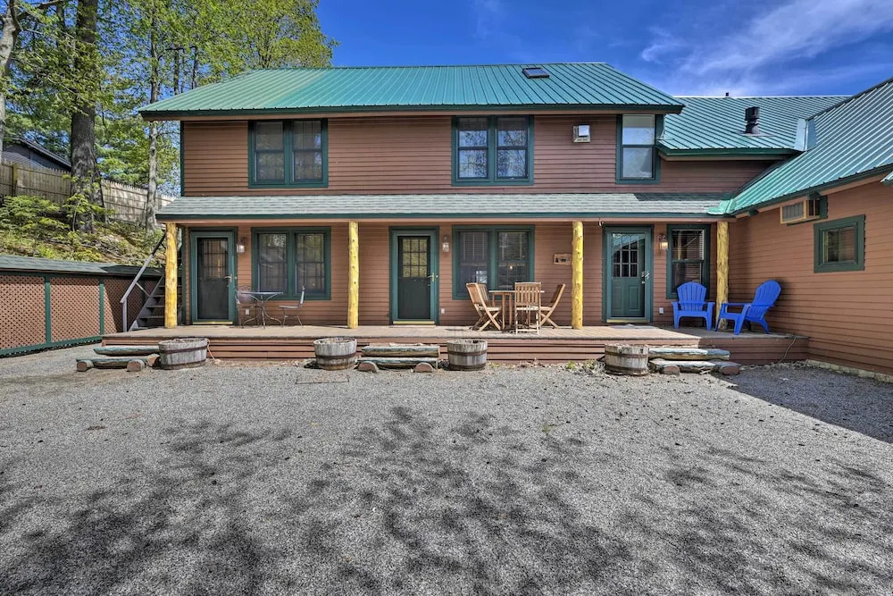 Townhome w/ Deck: Walk to Mirror Lake & Main St!