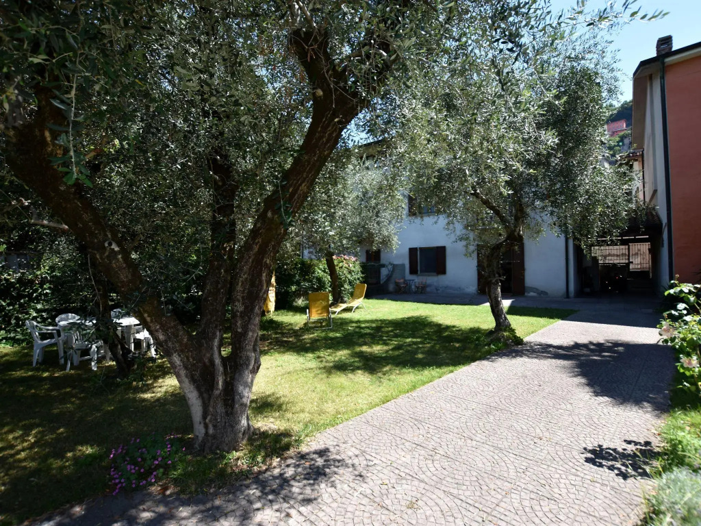 Two-family home with private garden 100 metres from the lake and beach