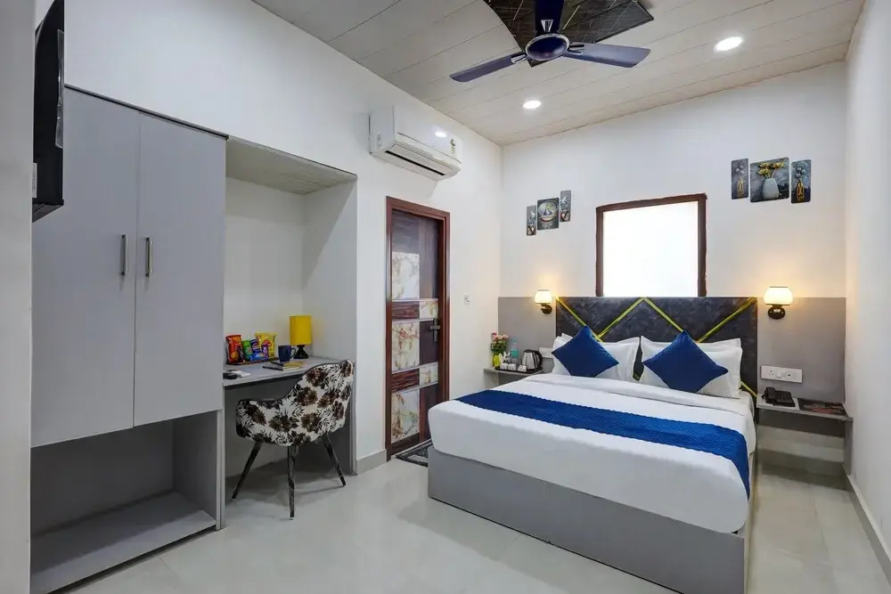 Hotel Warm Welcome Inn 26 - Near Sector 18 Metro Noida
