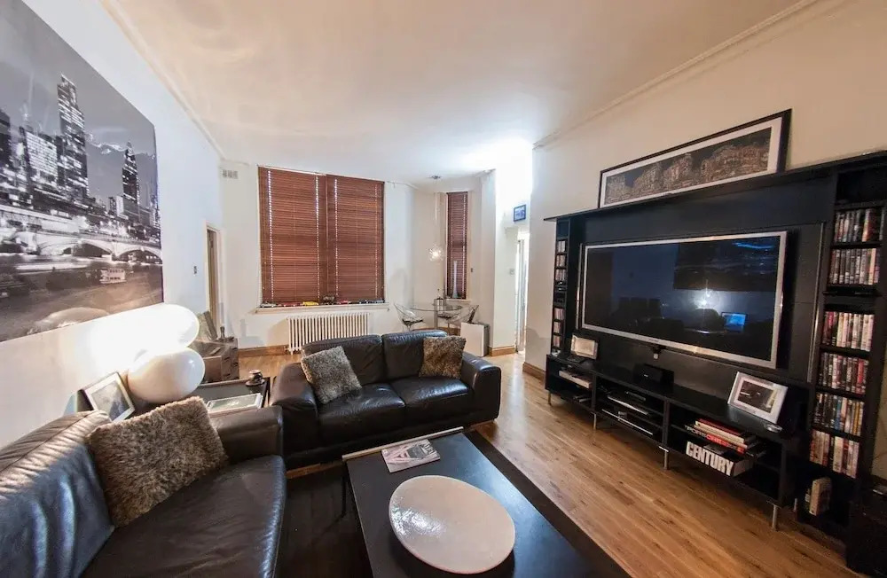 Modern and Spacious Chic Flat in Knightsbridge