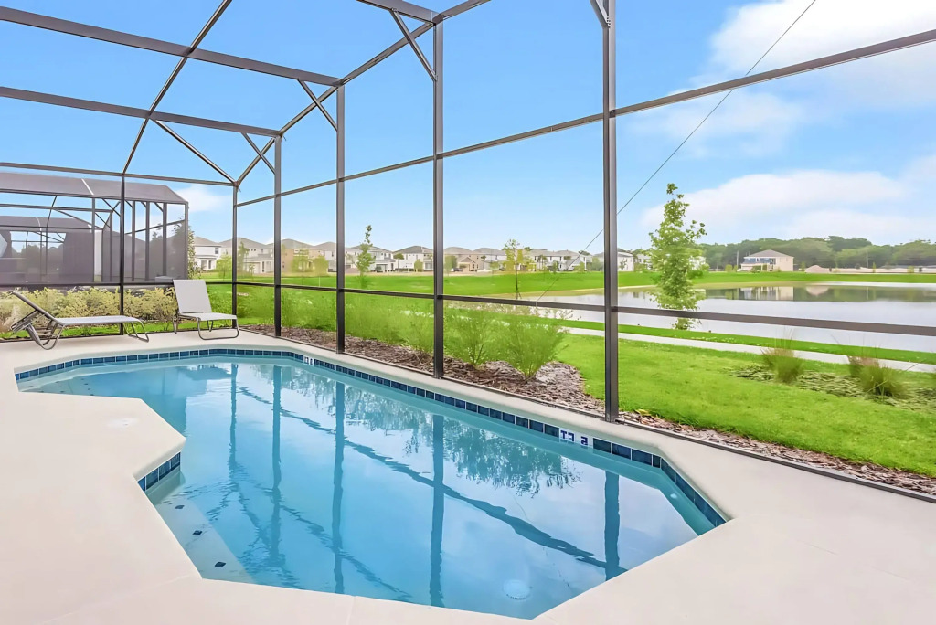 16 Guest Pool Home w Lake Facing Sundeck