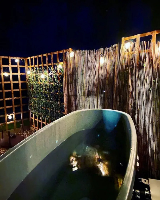 The Hide At Manton Bay Glamping Retreat