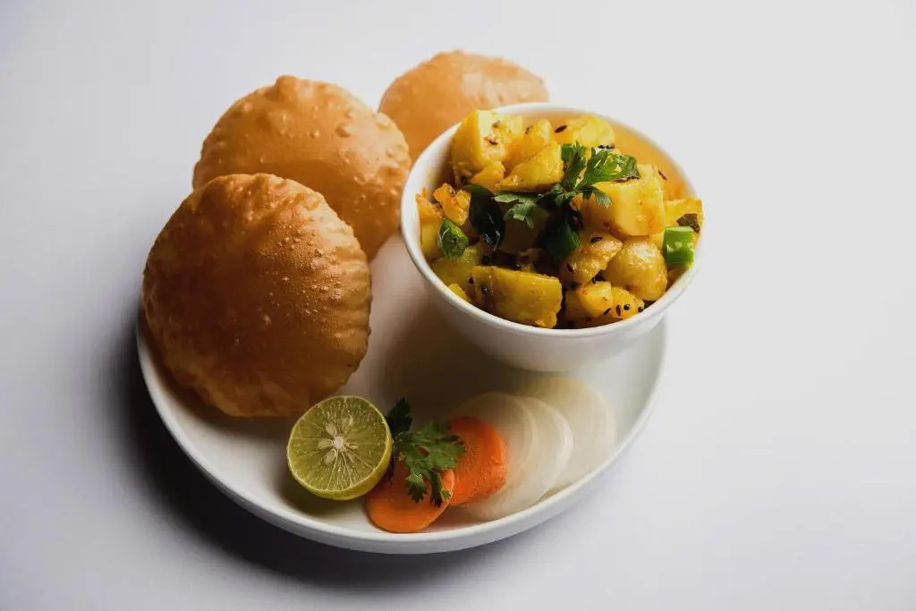 OYO Hotel Prince Near Haiderpur Metro Station