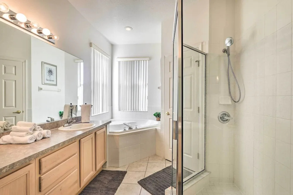 Family-friendly Escape w/ Smart TVs & Themed Rooms