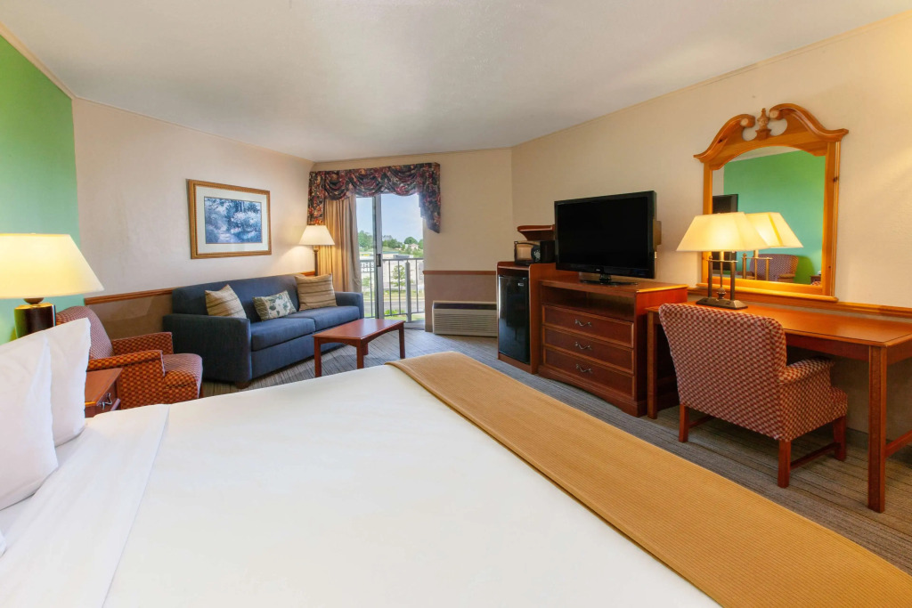 Apple Tree Inn; SureStay Collection by Best Western