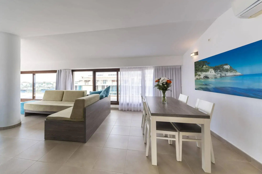 Caprice Skyline Aparthotel