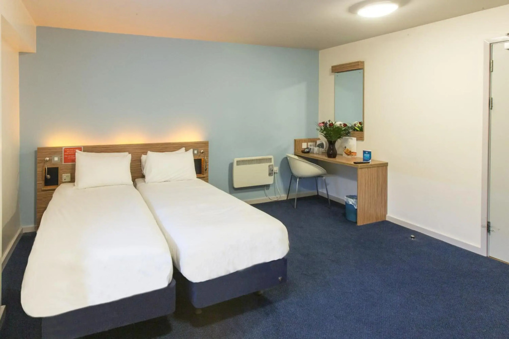 Redwings Lodge Wolverhampton Central