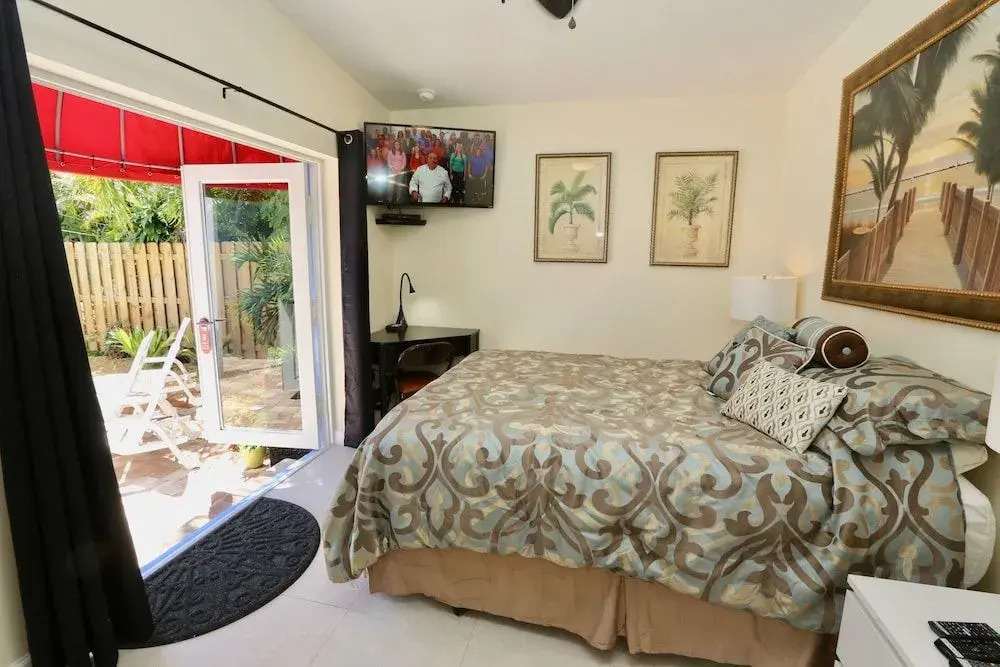 Fantasy Island Inn, Caters to Men