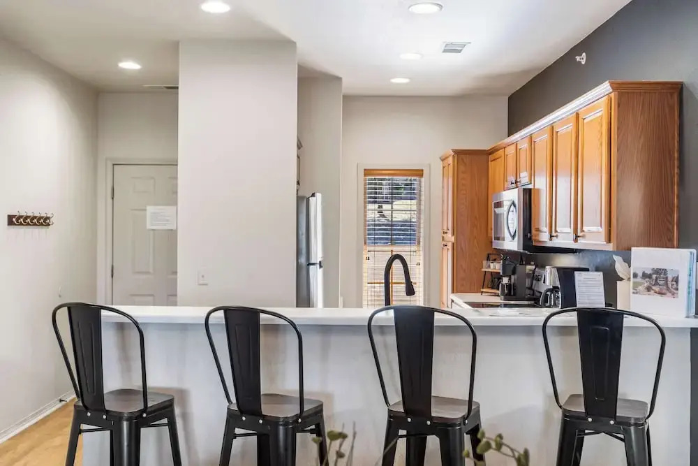 T Time Getaway - Overlooking Golf Views!