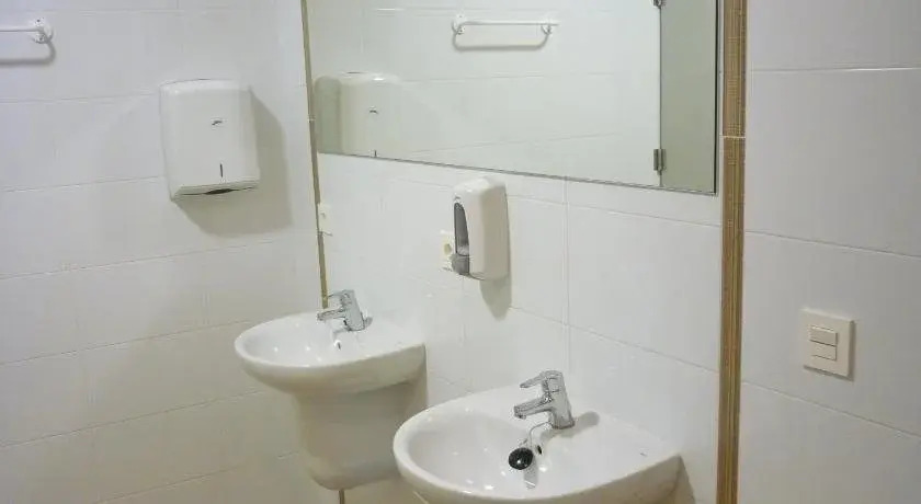 Pensión-Albergue Puente Ribeira
