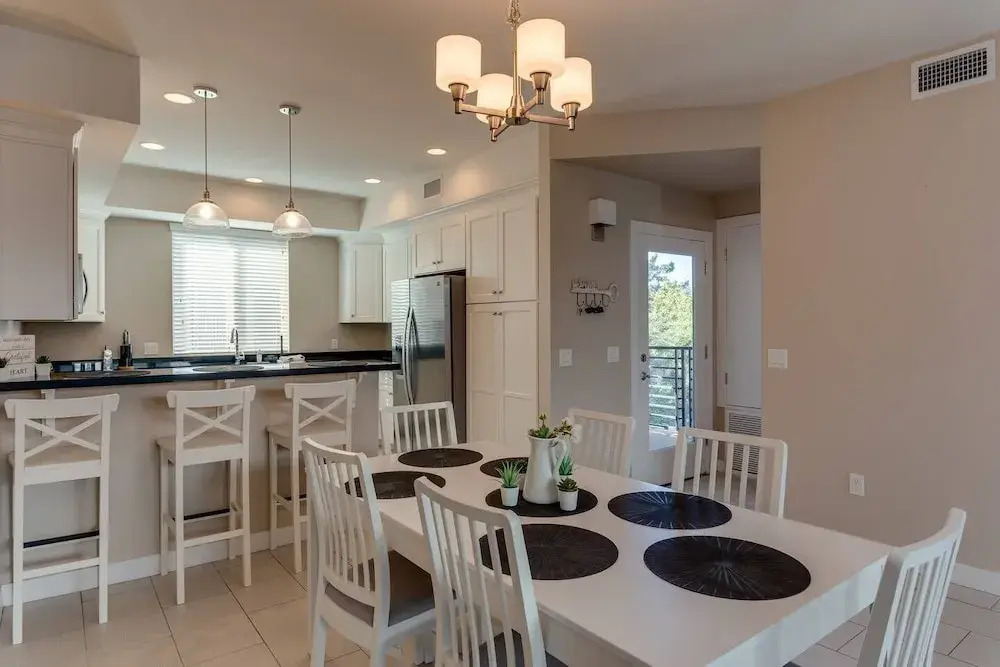 Stunning Home With Access To Pool & Great Location