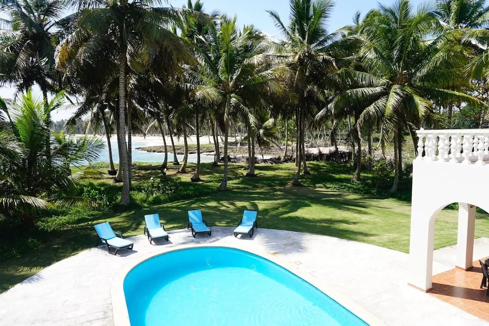 Baoba Breeze Bed & Breakfast- beachfront paradise