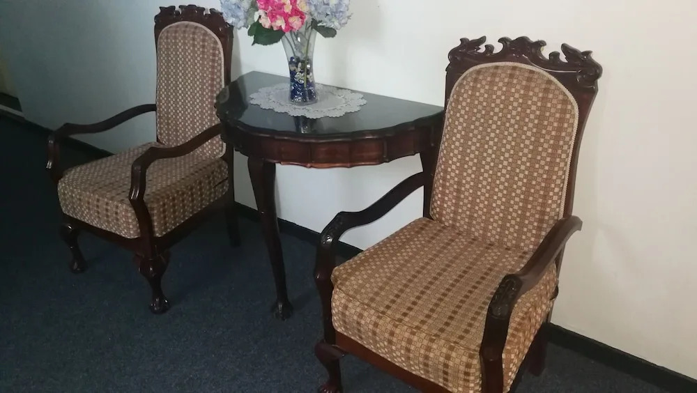 The Parkview Hotel - Room 711 - Adults Only