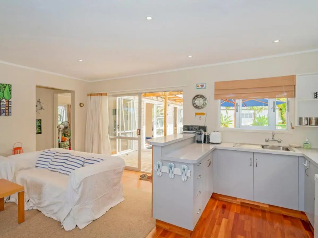 Oysters Retreat - Cooks Beach Holiday Home