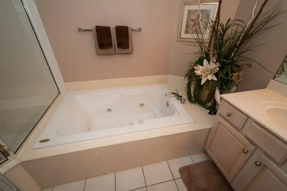 Silver Beach Towers 1102e by Destin Getaways